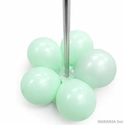 真ん中の穴にポールを通す